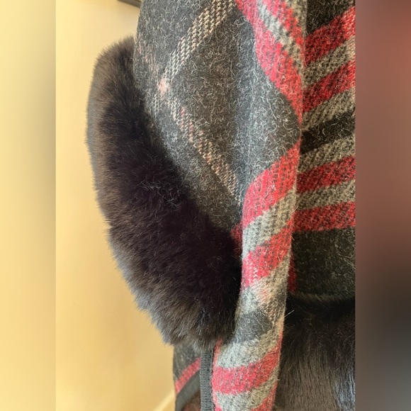 Cozy chic charcoal,black and dark red plaid cape with black faux fur details - Picture 10 of 11